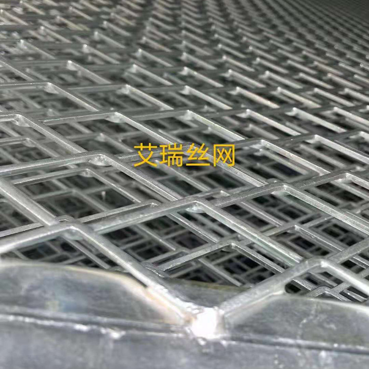 公路防眩網(wǎng)預埋立柱結構和優(yōu)點圖片3