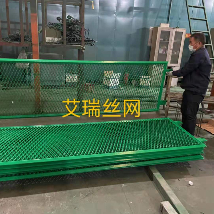 公路防眩網(wǎng)預埋立柱結構和優(yōu)點圖片4
